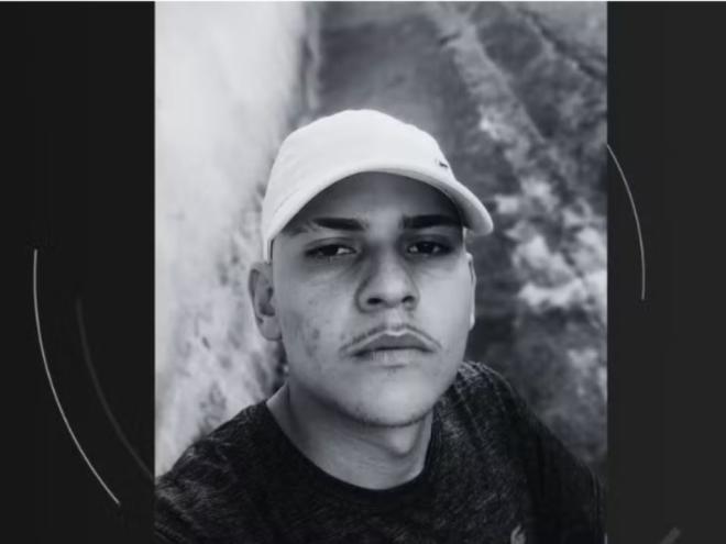  Antônio Roberto Grilo Filho, de 21 anos, foi defender a namorada e acabou levando um tiro que o matou 