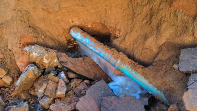 O problema foi agravado pelo vazamento de água de uma tubulação da Copasa