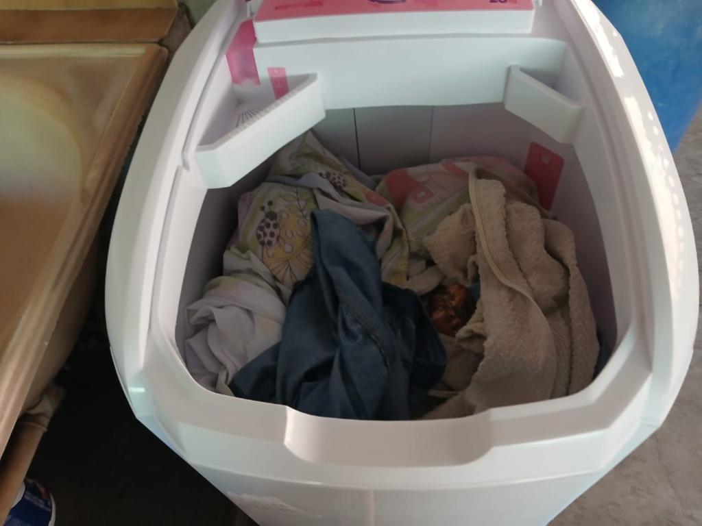 Sábado seria o dia de lavar roupas, mas falta água 