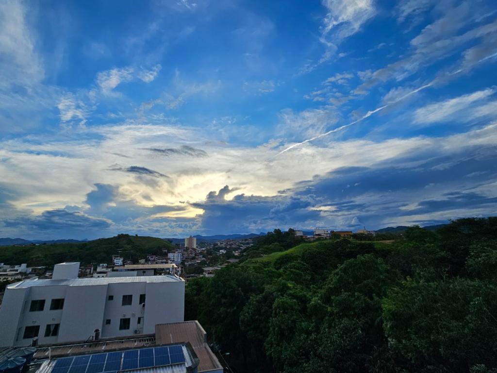 Aumento da concentração de nuvens, no fim da tarde de sábado indica noite com possibilidade de pancadas de chuva 