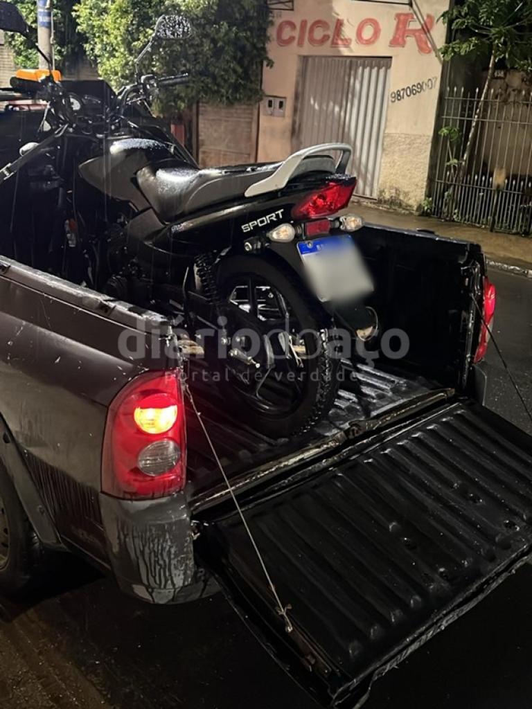 A moto que o jovem abordado pilotava no momento da abordagem policial