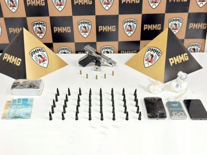 Arma de fogo, munição e droga recolhidas na operação deflagrada na noite de sexta-feira