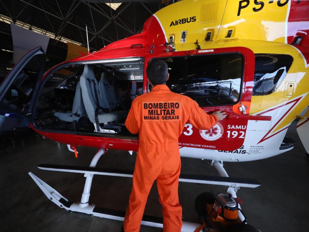 A SES-MG é responsável pela aquisição e manutenção das aeronaves, enquanto o CBMMG fornece pilotos, copilotos e operadores aerotáticos especializados em salvamento