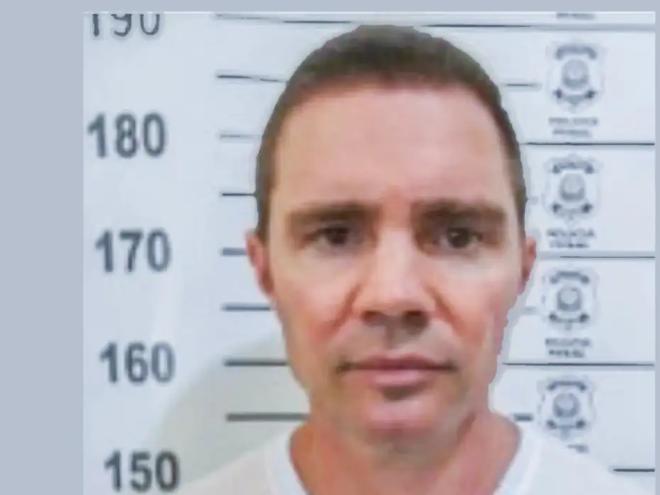 Daniel Bueno Vorcaro, tem 42 anos. Mineiro de Belo Horizonte, ele é ex-dono do Banco Master, fechado depois de dar rombo de bilhões de reais a milhares de clientes, entre correntistas e investidores 