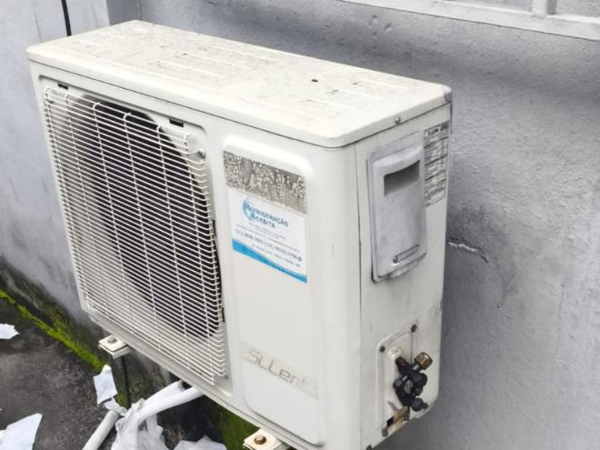 No total, quatro equipamentos tiveram danos provocados pelos ladrões e estão inoperantes 