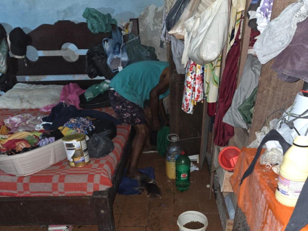 Residência alvo das buscas foi encontrada em condições insalubres 