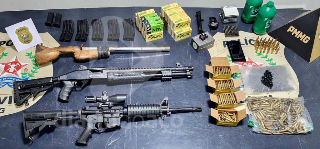 Mandado de busca cumprido no bairro Alvorada resultou na prisão de um homem e na apreensão de armas, munições e materiais relacionados à recarga