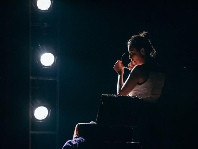 Daniela Alves estreou sua primeira peça profissional em 1992 