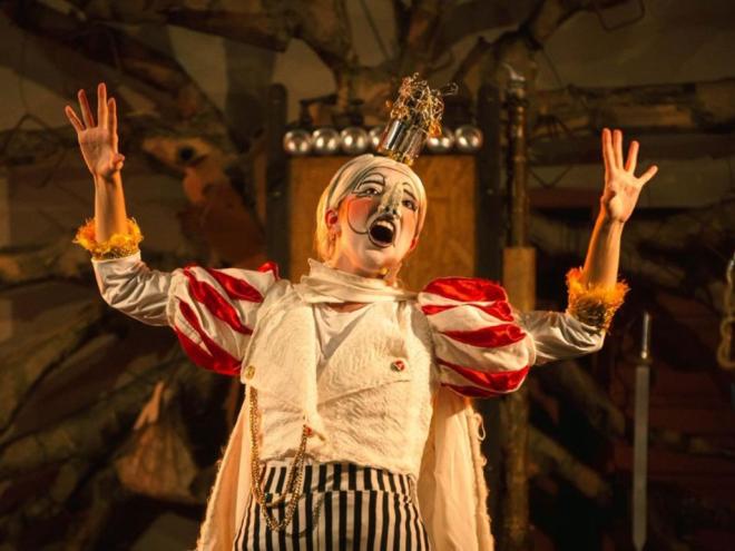 Ana Laura Lopes, natural de Timóteo, destacou que o ser humano pratica o teatro na sua essência