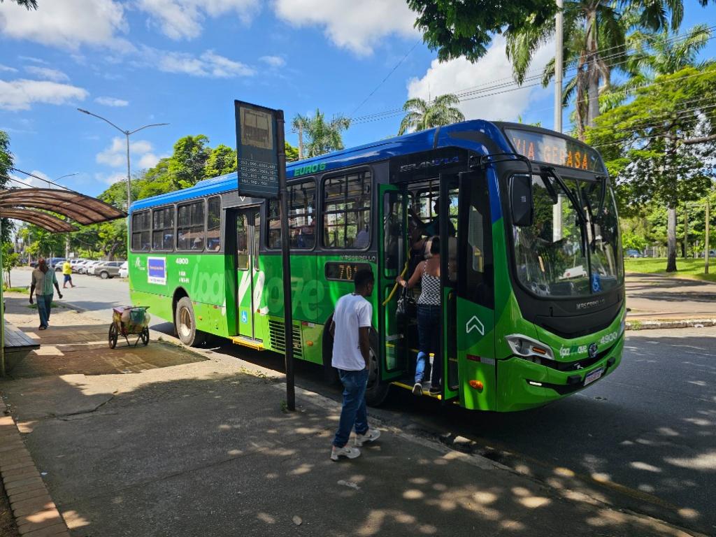 Nesta segunda-feira paralisação de advertência pegou de surpresa quem estava nos pontos de ônibus no começo da manhã