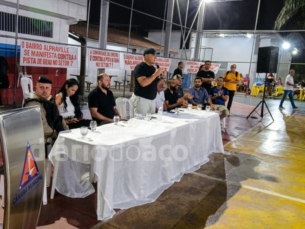 Audiência na noite de quinta-feira, na quadra do Alphaville concluiu pela não aceitação de proposta de pista de 