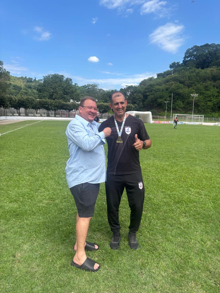 O diretor do RPS, ex-goleiro Rodrigo Posso, foi cumprimentado pelo deputado Celinho do Sintrocel por mais uma conquista 