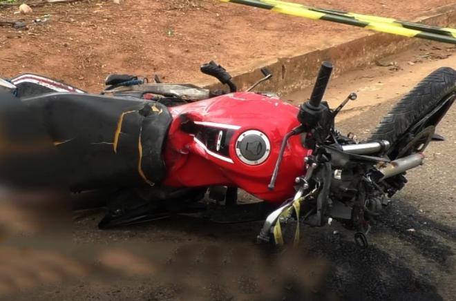 Estado em que ficou a motocicleta após a colisão frontal