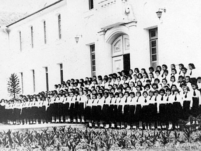 Inaugurado em 1950, o educandário chegou a ser reconhecido como a mais importante escola do Vale do Rio Doce, recebendo alunas de diversas cidades do Leste mineiro