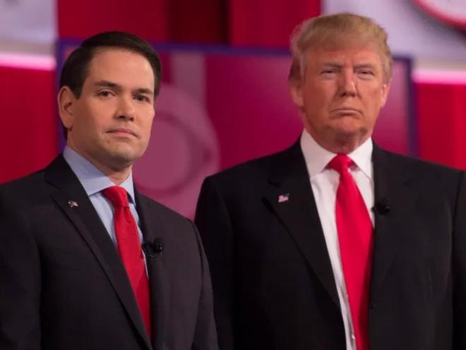 O presidente dos EUA, Donald Trump, ao lado do secretário de Estado, Marco Rubio, na Casa Branca, em Washington