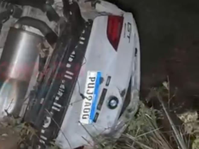 Cinco pessoas estavam no carro, apenas uma sobreviveu 
