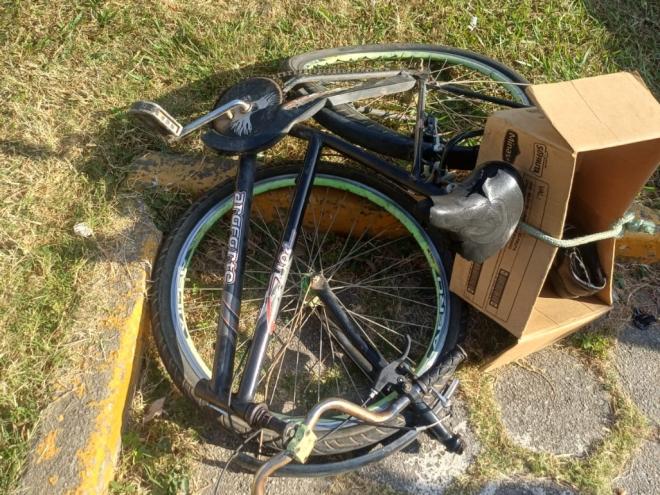 Bicicleta em que Íris estava ficou completamente destruida com o impacto da motocicleta 