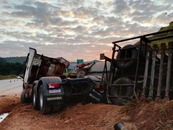 Motorista foi resgatado com vida e socorrido por uma equipe da empresa que administra a BR-381