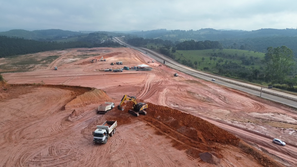 Estrutura de 28 mil metros quadrados está em construção às margens da rodovia e deve ser entregue até dezembro deste ano