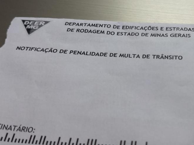 O Detran esclareceu que envia notificação impressa informando sobre a suspensão ou cassação da CNH