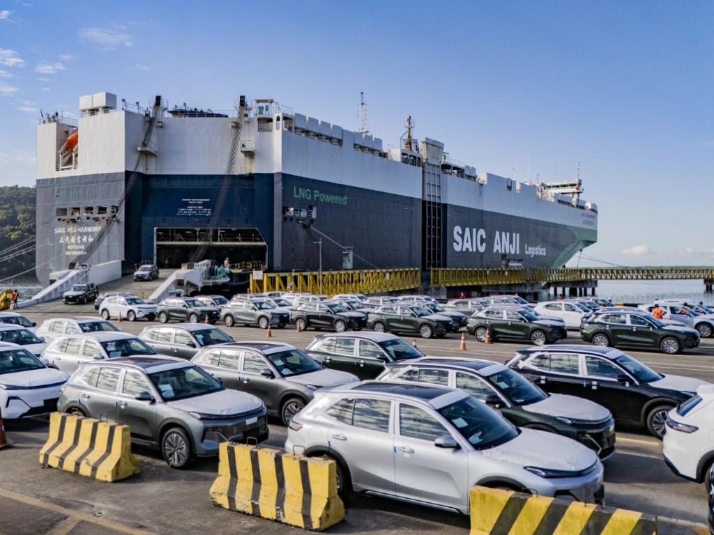 Estudo da Anfavea aponta que a eventual massificação da fabricação de veículos com o uso de kits importados significaria perda potencial de R$ 96,8 bilhões em vendas para o setor de autopeças, redução de R$ 24,3 bilhões em arrecadação para o Governo Federal e a eliminação de cerca de 68 mil empregos diretos e 191 mil em toda a cadeia.