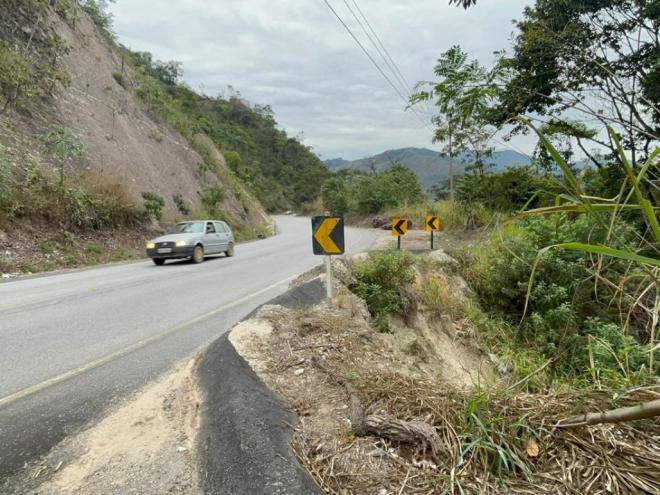 Atualmente, a rodovia tem duas erosões próximas da pista de rolamento