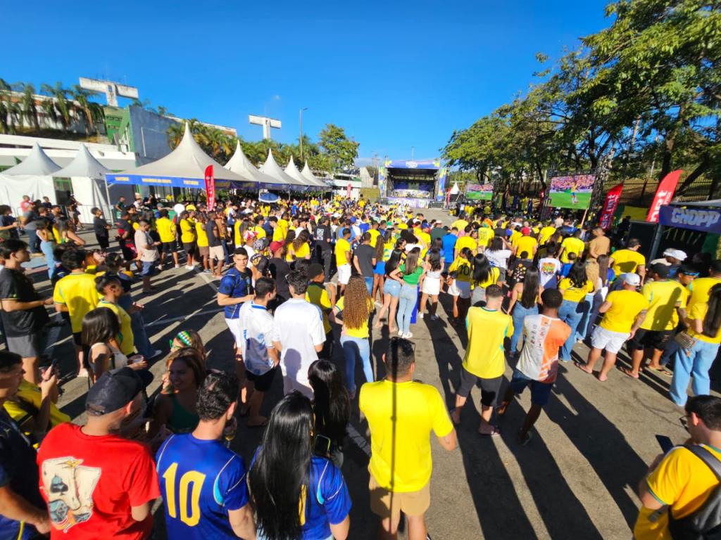 Estacionamento do Ipatingão sedia o evento ''Ipatinga na Copa''