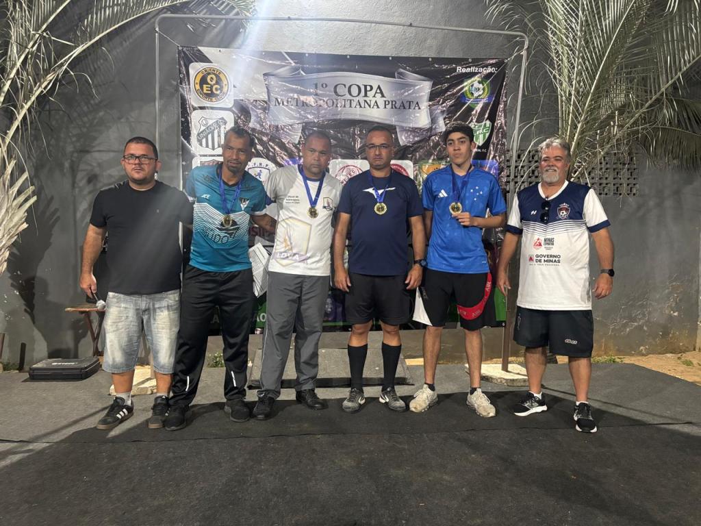 Os árbitros e equipe de apoio que atuou nas três decisões da Copa Metropolitana de Base
