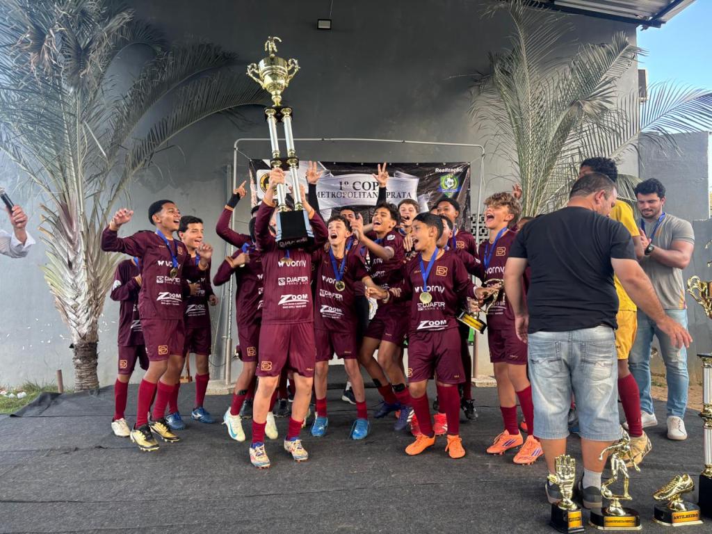 A Arena Danilo levantou a taça com estilo de campeã da categoria Sub-14