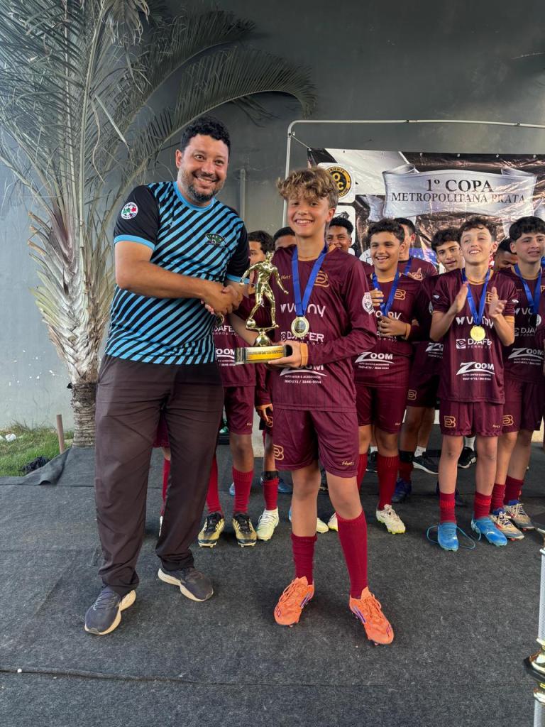 O atacante Theo, da Arena Danilo, melhor jogador da categoria Sub-14 na competição regional