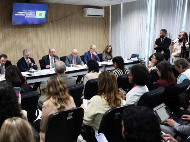 Ministro do Desenvolvimento, Indústria, Comércio e Serviços (MDIC), Márcio Elias Rosa, fala durante declaração à imprensa a respeito do recente anúncio do USTR de imposição de tarifas contra produtos brasileiros, na sala de coletivas do Palácio Itamaraty. Foto: Valter Campanato/Agência Brasil