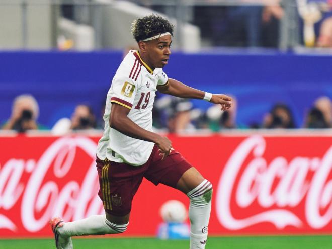 O jovem Lamine Yamal vai tentar pela primeira vez erguer a taça do Mundial