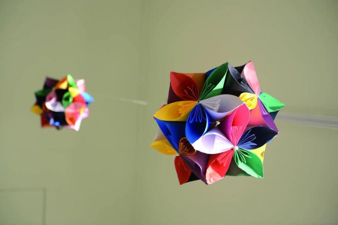 Origami: dobraduras em papel gerando objetos espetaculares