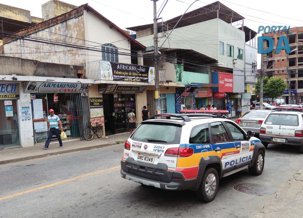 Criminosos usam Palio roubado em ataque a joalheria no Canaã