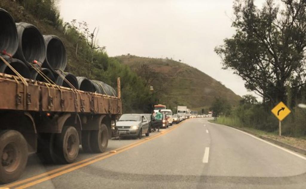 BR-040, entre Juiz de Fora e Ewbank da Câmara, fechada por várias horas 