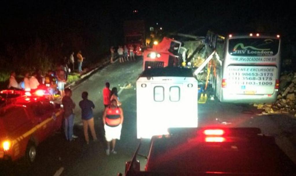 Colisão entre ônibus e carreta, mais uma tragédia nas rodovias brasileiras 