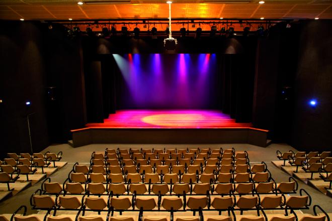 O Zélia Olguin foi o primeiro espaço teatral profissional em Ipatinga