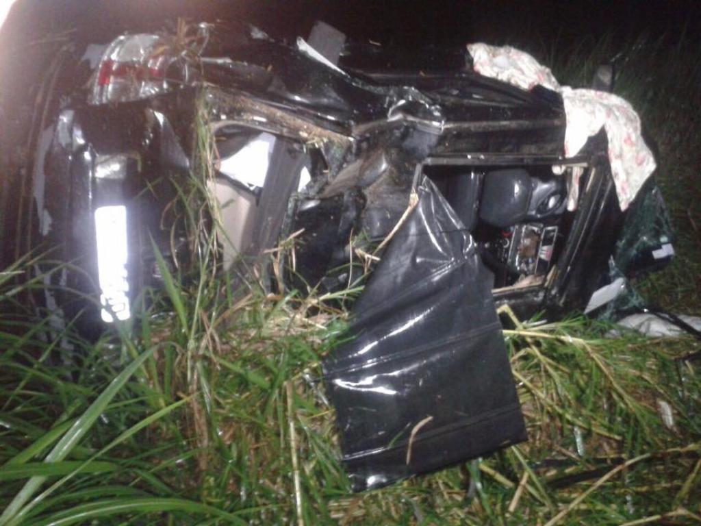 Carro capotado no trecho da BR-116