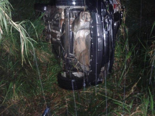 Carro capotado no trecho da BR-116