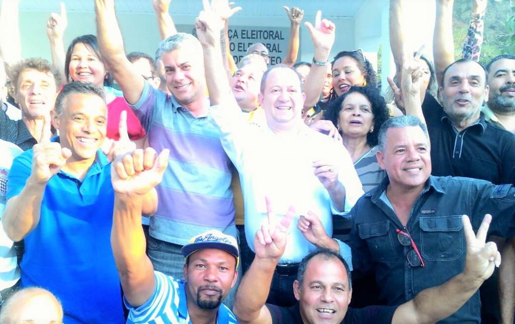Apoiadores, no registro da candidatura de Geraldo Hilário