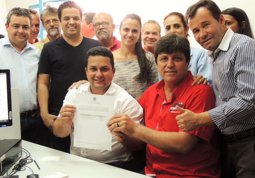 Prefeito, candidato à reeleição em Timóteo registra candidatura na 98ª Zona Eleitoral 
