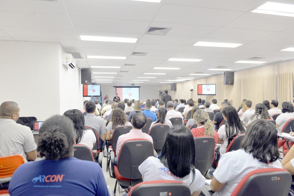 Temas como prevenção, legislação e tributos foram apresentados a empresários e comunidade de Ipatinga