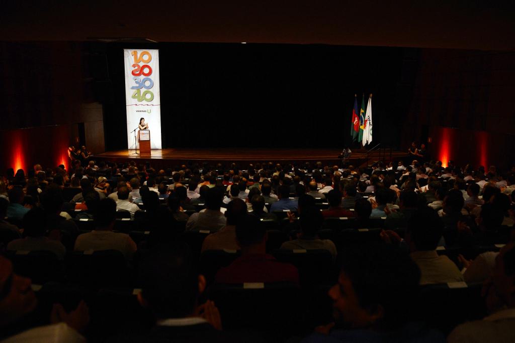 Homenagem é realizada no Centro Cultural Usiminas 