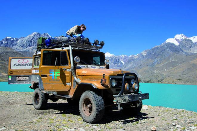 A Toyota Lobo Guará e os picos nevados dos Andes peruanos