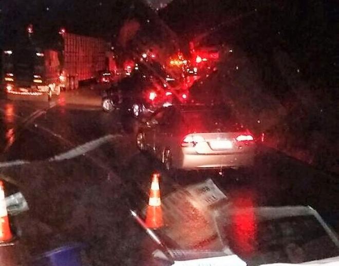 Trânsito funcionou em meia pista na noite de quarta-feira, por causa de acidente na BR-381 em Bela Vista de Minas