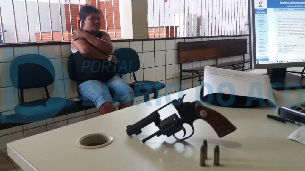 Givalda usou este revólver de calibre 32 para ameaçar e tentar fazer o ex-marido voltar para ela, após o fim de dez anos de relacionamento