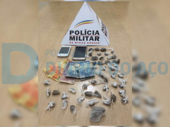 Estas outras porções de maconha foram apreendidas pelos policiais militares no bairro Bethânia, na praça  da Maçonaria