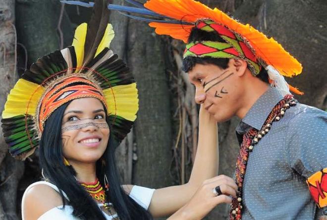 Casal indígena colou grau na manhã desse sábado 
