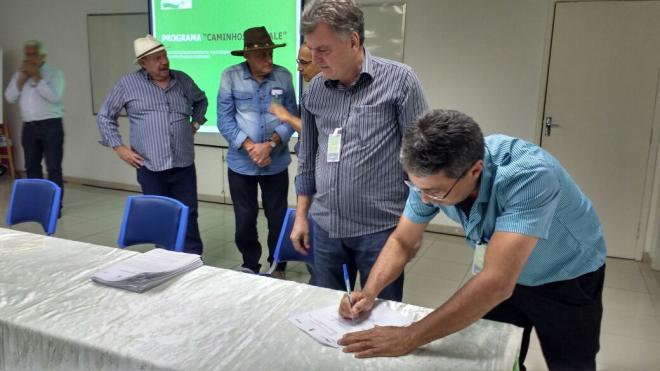Prefeitos assinam contratos com a Usimina