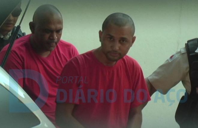 Apontados como cabeças do esquema, Cleufas Rodrigues e o vereador  Disson (E), chegam à sede do Gaeco, em Ipatinga para depoimento em 8/12. Disson responde em liberdade e tomou posse como vereador na atual legislatura  